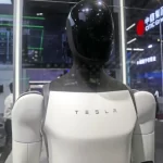 Tesla apresenta robôs humanizados capazes de realizar tarefas domésticas e até profissionais